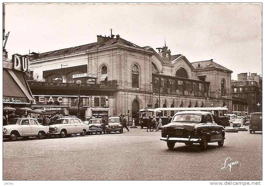 PARIS GARE MONTMARTRE , BEAU PLAN PEUGEOT 403,BUS,CITROEN 2CV REF 26471 - Transporte Público