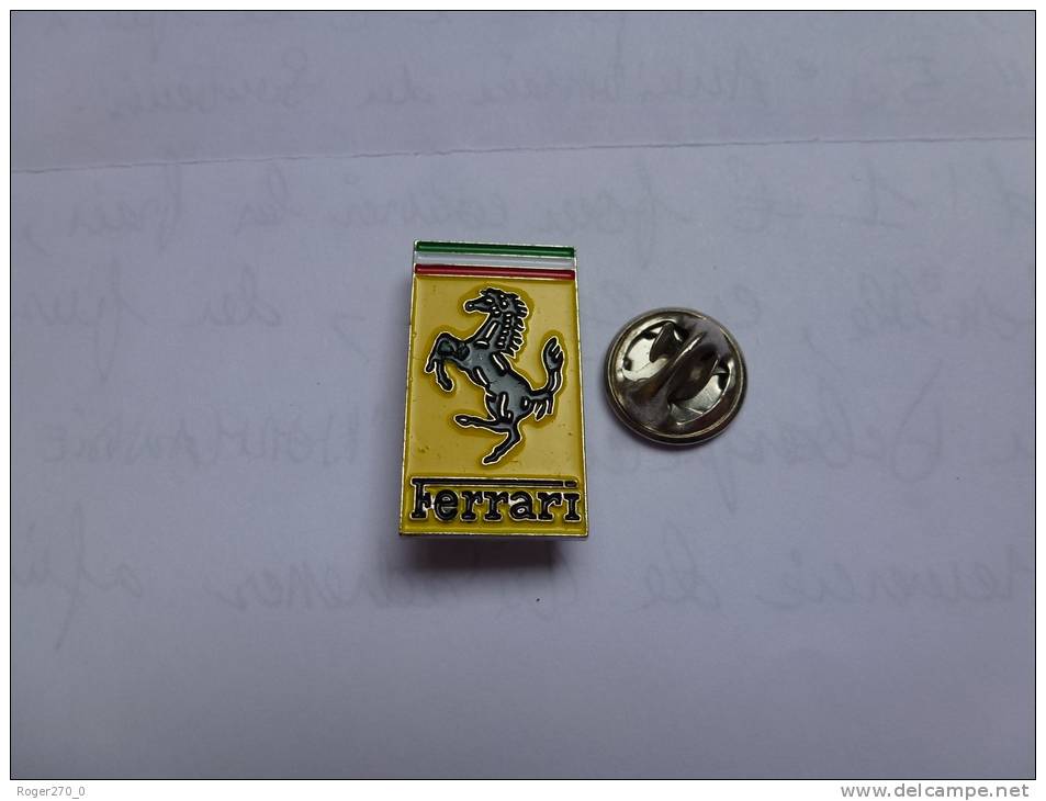 Auto Ferrari  Logo  , Dimensions : 14 X 25 Mm   ,  Fond Argent , Verso Quadrillé - Ferrari