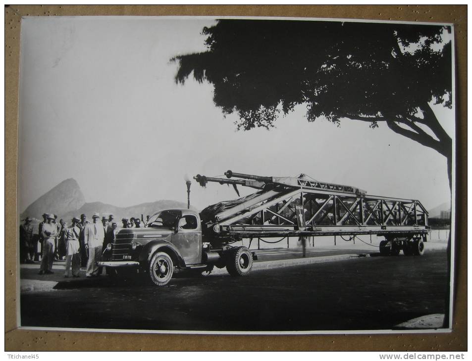 RIO DE JANEIRO -PHOTO 1938-Transport Par La Firme ESTACAS FRANKI  De Gros Matériel Au Moyen D´un Camion "International" - Vrachtwagens