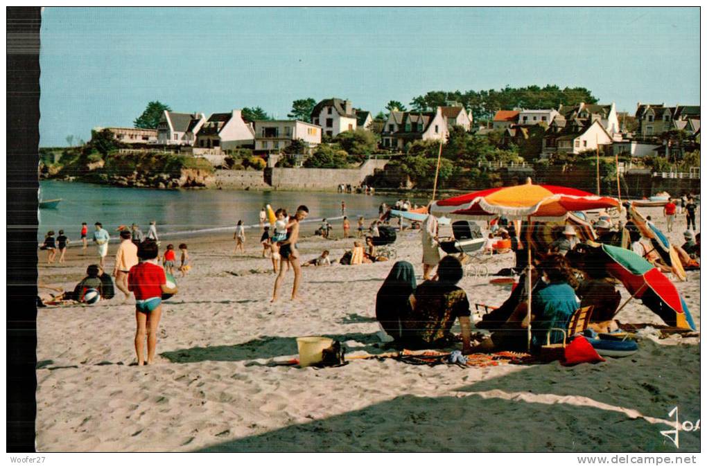 CPSM  PLOUGONVELIN  Un Coin Du Village  Et La Plage - Plougonvelin