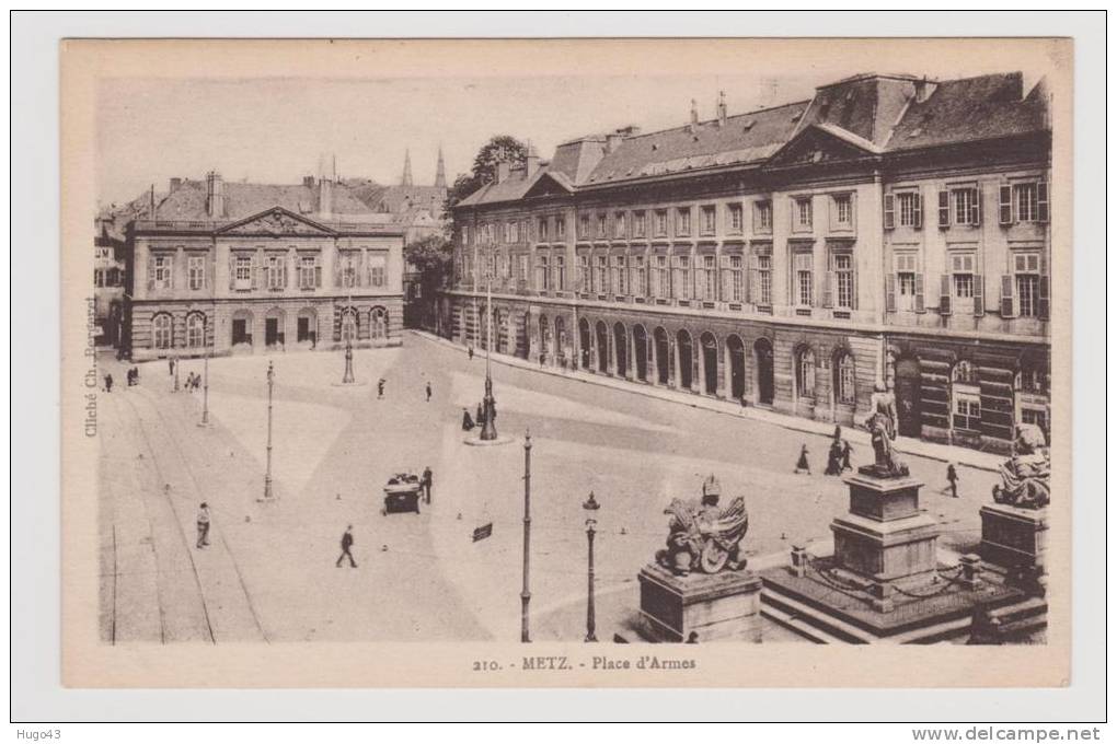 METZ - PLACE D' ARMES ANIMEE - Metz