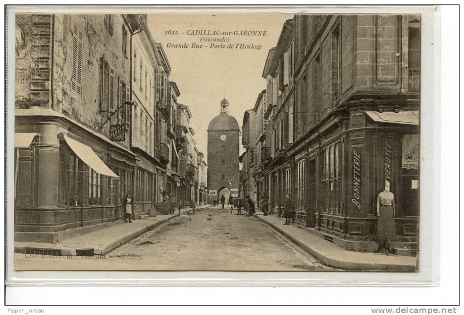 33 CADILLAC-sur-GARONNE * Grande Rue - Porte De L'Horloge * Belle CPA Animée, Bonneterie En 1er Plan - Cadillac