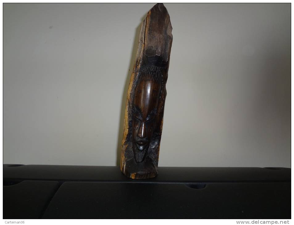 Statuette Africaine En Bois Massif, Sculpté Dans La Masse - Représentant Un Visage - African Art