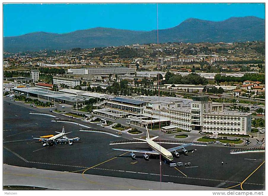 Alpes Maritimes -gd Format -ref 146- Aeroport De Nice -cote D Azur - Au Fond Le Marché Gare De St Augustin - - Vliegvelden