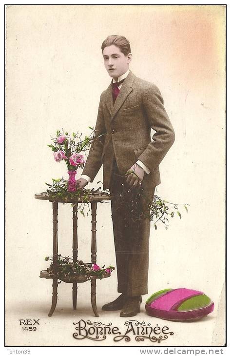 CPA BONNE ANNEE - Collection REX 1459 Le Jeune Homme Aux Fleurs  080412 - Nieuwjaar