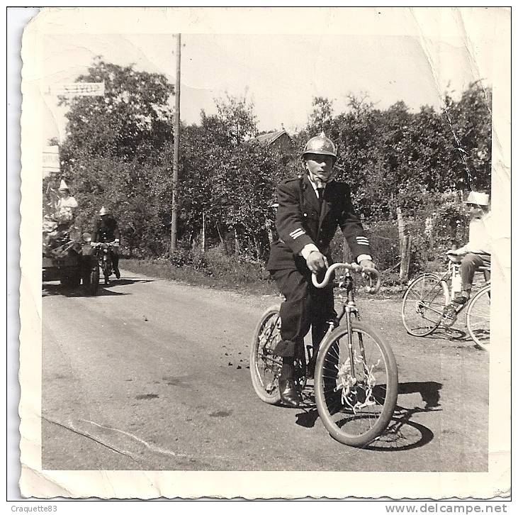 Velo  Pompier à L'occasion D'un Carnaval Environ De Vesoul 9,8  X 9 - Wielrennen