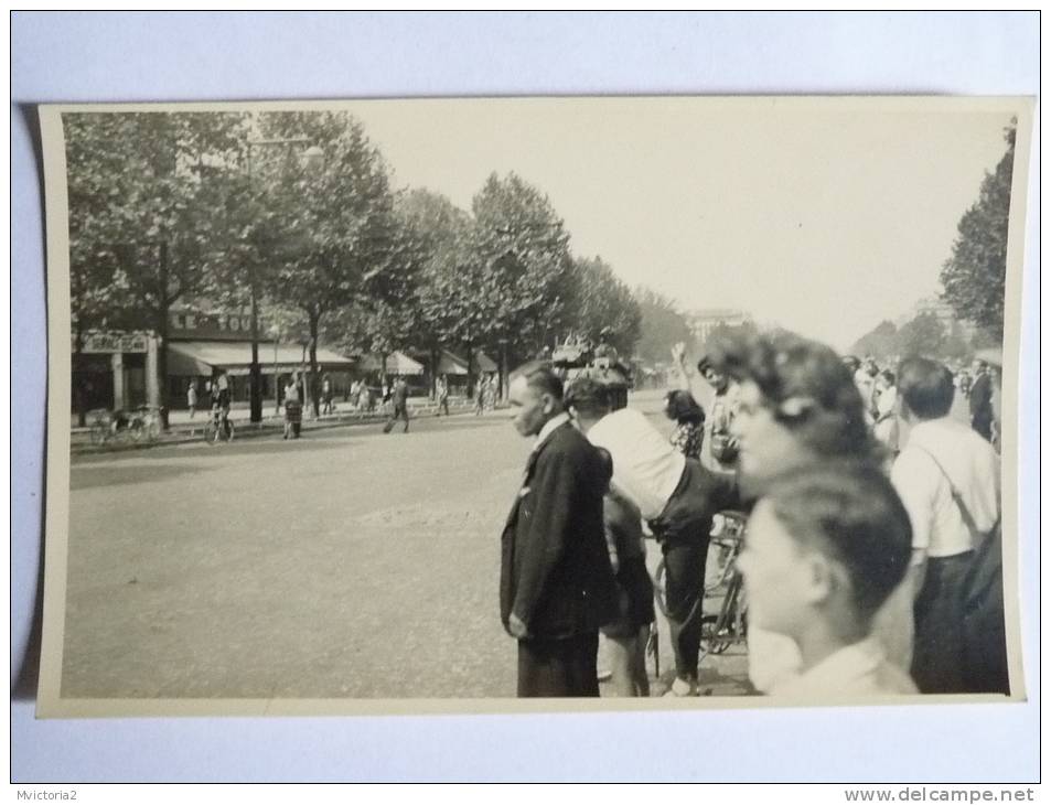 PARIS - Champs Elysées , Aout 19144 - Guerre 1939-45