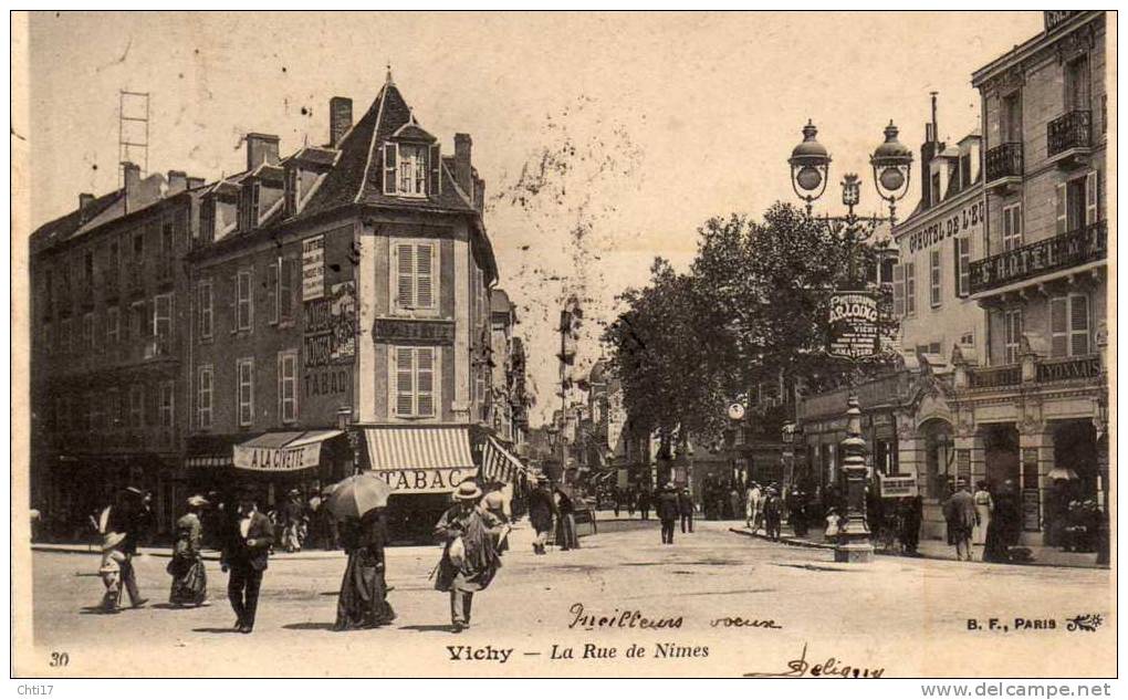 VICHY LA RUE DE NIMES COMMERCES ET ANIMATION  EDIT  BF PARIS  CIRC  1908 - Vichy