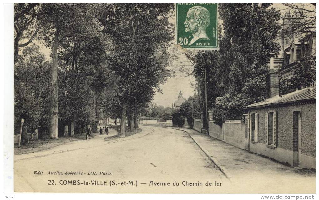 CPA (77) COMBS LA VILLE  Avenue Du Chemin De Fer (defaut Coin Bas Gauche) - Combs La Ville