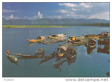 VIETNAM - AK 107827 Casting-net Village On The Perfume River - Hue - Viêt-Nam