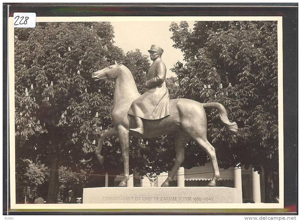 FORMAT 10x15  - LAUSANNE - OUCHY  - STATUE DU GENERAL GUISAN - TB - Lausanne