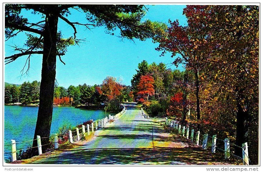 Refreshing Blue Water And Sunlit Sky Make A Delightful Autumn Drive - USA National Parks