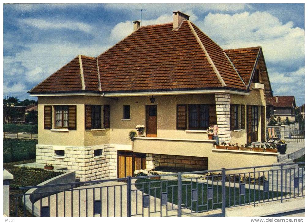 CPSMGF(77)  COMBS LA VILLE  Lotissement Beau Soleil  Maison De La Famille Coubert  Gagnante Du Concours Des Maisons 1960 - Combs La Ville