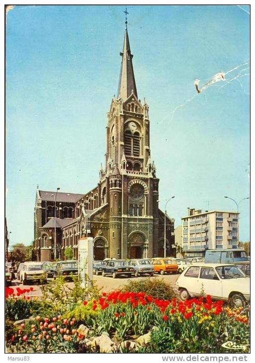 Wattrelos- L'église St Maclou Et Place J Delvain-  Ed Cim  (timbre 2,20fr) - Wattrelos