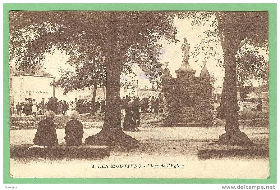 44 LES MOUTIERS - Place De L'église - Les Moutiers-en-Retz