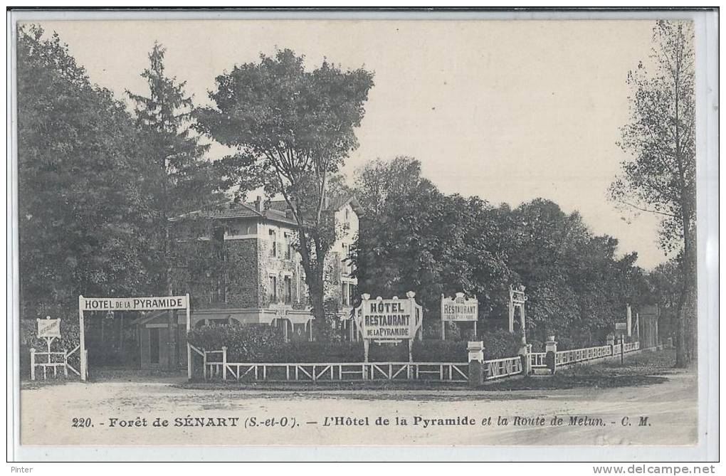 FORET DE SENART - L'Hôtel De La Pyramide Et La Route De Melun - Sénart