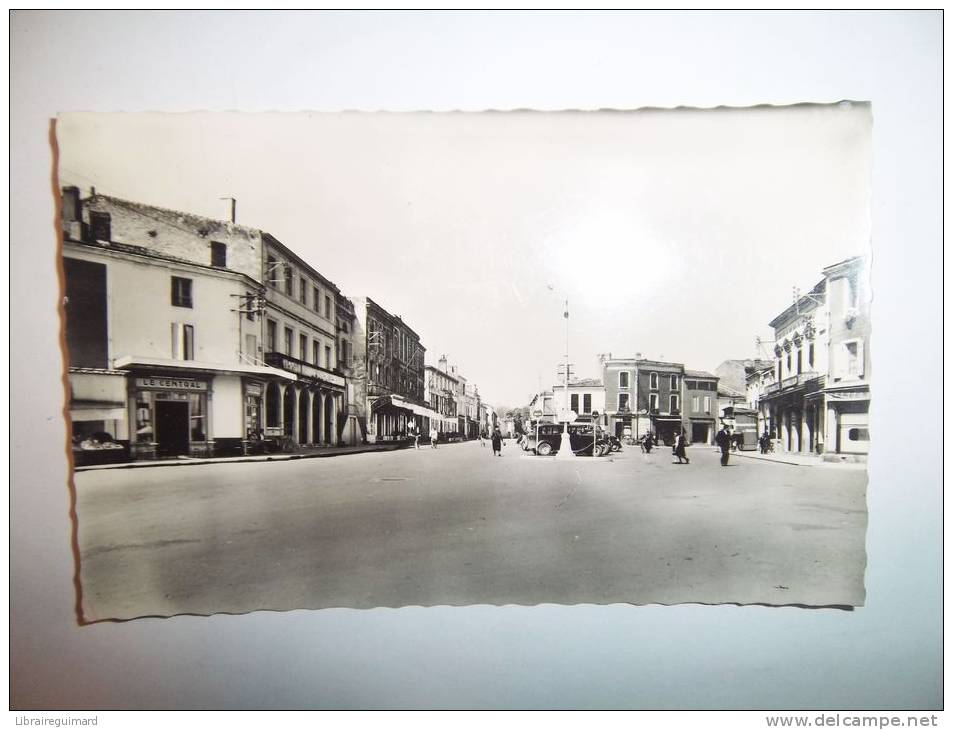 2gpn - CPSM - LANGON - Place Général De Gaulle - [33] Gironde - Langon