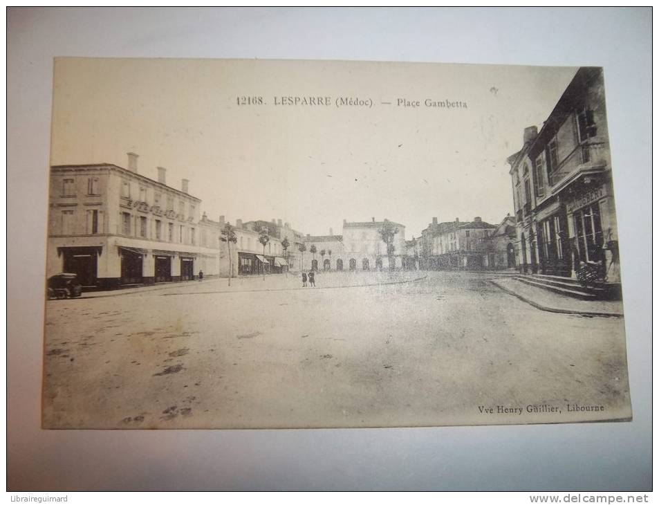 2gqm - CPA N°12168  - LESPARRE - Place Gambetta - [33] Gironde - Lesparre Medoc