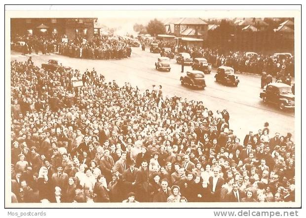 Crowds Outside Harry Ramsden's, July 7th 1952, Guiseley  LC677 - History