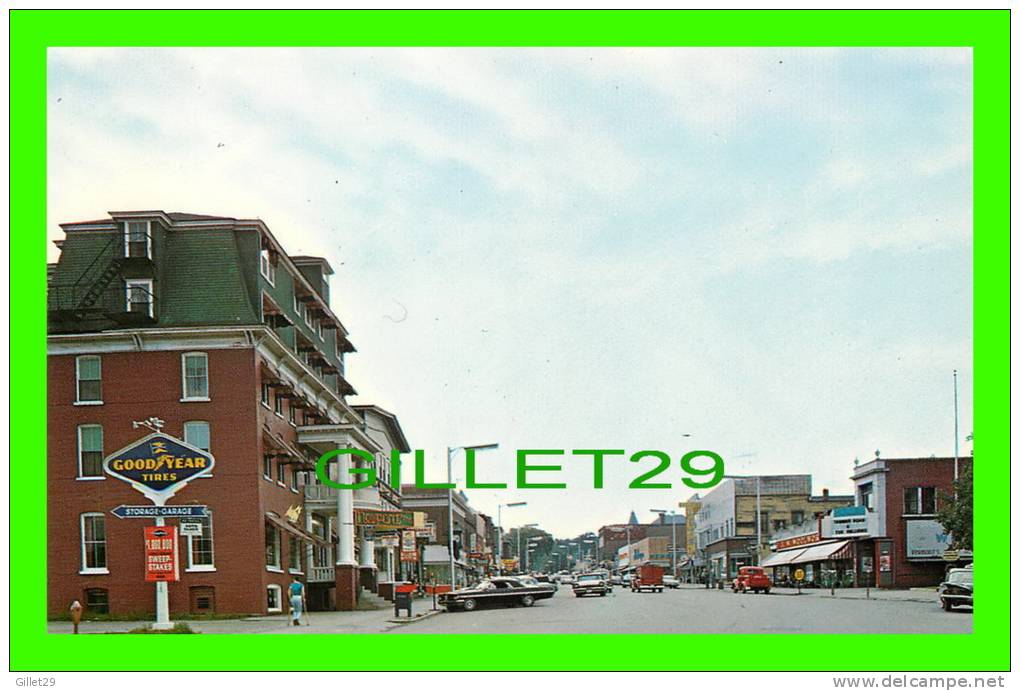 NEWPORT, VT - MAIN STREET & SHOPPING CENTER - ANIMATED WITH  OLD CARS - - Andere & Zonder Classificatie