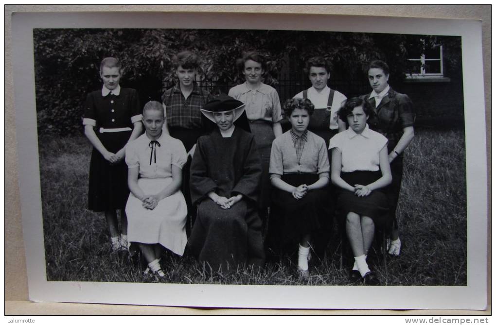 Soignies. A5. Elèves Ou Enseignantes Du Couvent Des Soeurs Franciscaines, Rue De La Station à Soignies. 1953/54 - Soignies