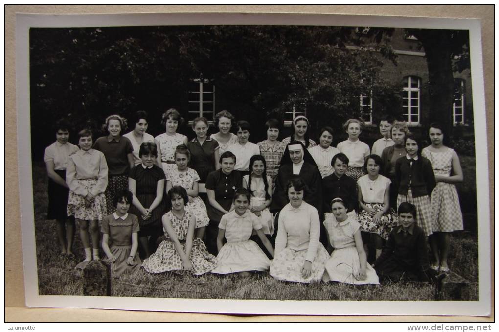 Soignies. A8. Elèves  Du Couvent Des Soeurs Franciscaines, Dans Le Jardin 1953/54 - Soignies