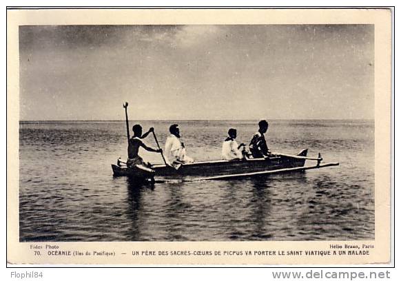 OCEANIE-ILES DU PACIFIQUE-UN PERE DES SACRES-COEURS DE PICPUS VA PORTER LE SAINT VIATIQUE A UN MALADE. - Autres & Non Classés