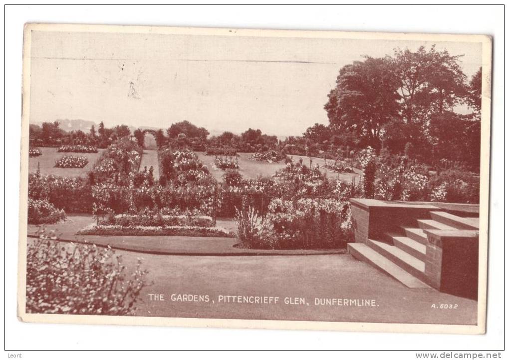 Scotland - Dunfermline - Pittencrieff Glen - The Gardens -1948 - Fife