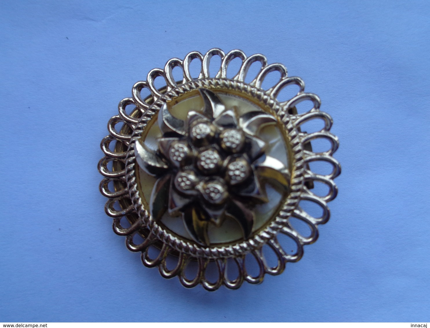 Ma Réf: M 24.       Broche       Edelweiss. - Broschen