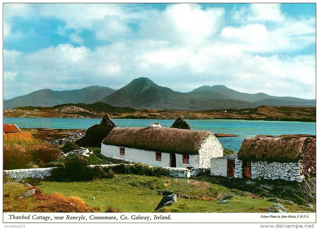 CPSM Thatched Cottage,Near Renvyle,Connemara,Galway,Ireland    L1035 - Galway