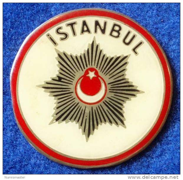 RARE , TURKEY , ISTAMBUL POLICE BREAST BADGE ROUND WW II - Policia