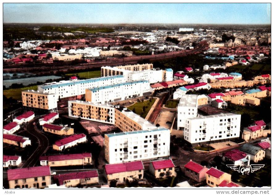 LA ROCHE SUR YON NOUVEAUX QUARTIERS PLACE DE LA LIBERTE ET LES HLM - La Roche Sur Yon