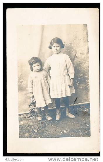 13 AURIOL / ( Enfants Posant ) / CARTE POSTALE RARE - Auriol