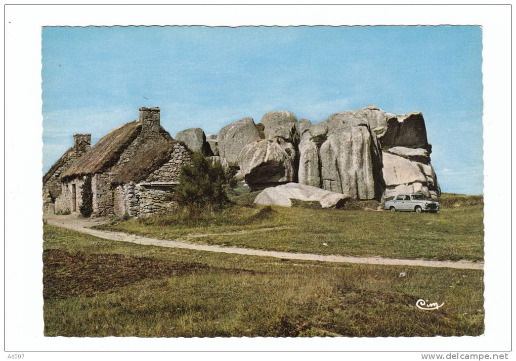 KERLOUAN (Finistère) - CPSM - Meneham - La Chaumière + Voiture Peugeot 403 - Kerlouan