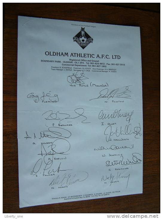 OLDHAM ATHLETIC A.F.C. LTD. - PLAYERS (?) - ( Copy ) - 19?? ! - Authographs