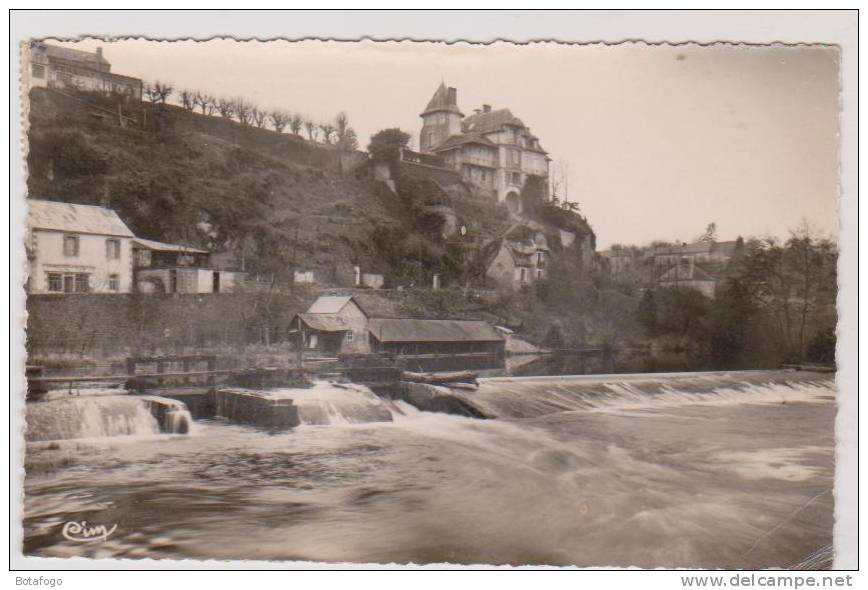 CPM DPT 53 AMBRIERES, LA VARENNE ET LE CHATEAU EN 1957 !! - Ambrieres Les Vallees