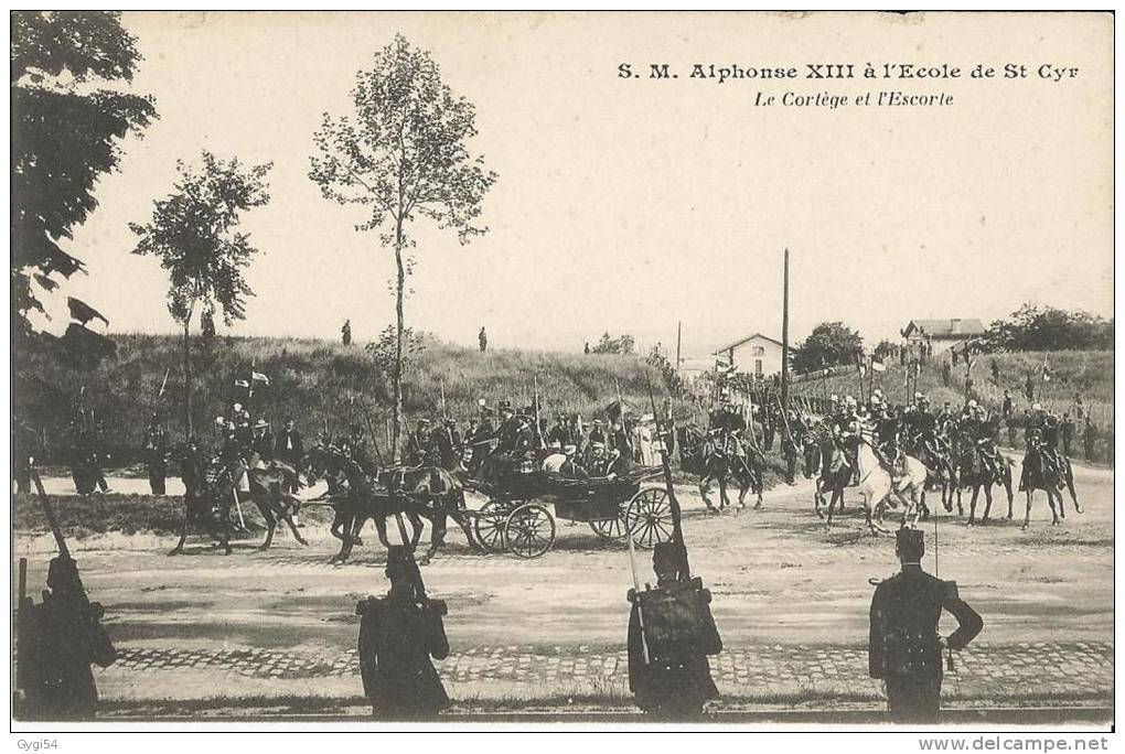 S.M    ALPHONSE XIII à L'école De Saint - Cyr  Le Cortège Et L'Escorte - Empfänge