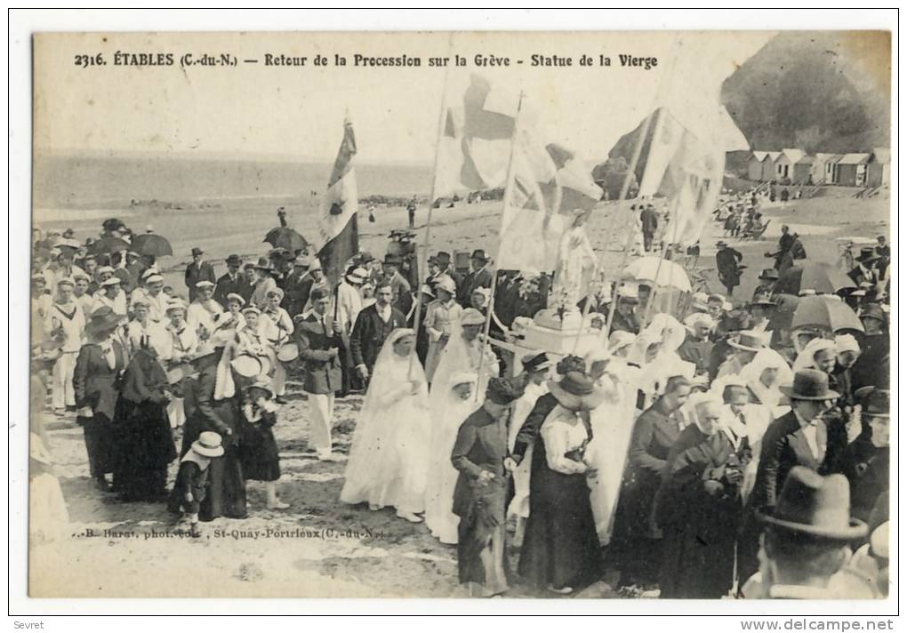 ETABLES  - Retour De La Procession Sur La Grève. Statue De La Vierge. - Etables-sur-Mer