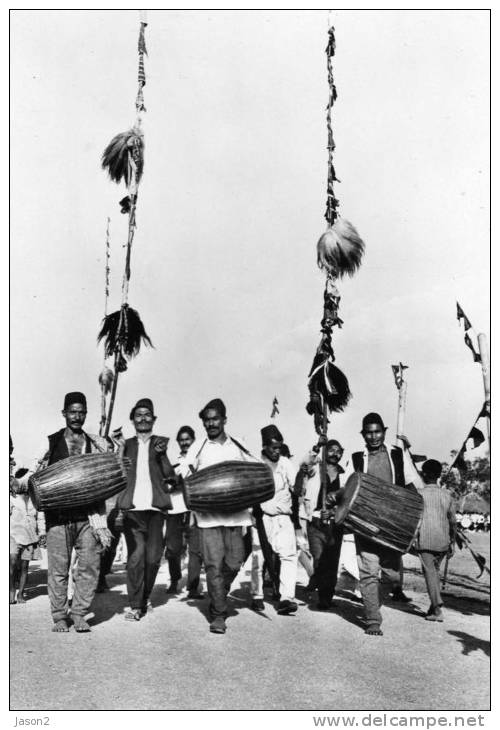 Carte Photo  Dentelee  NEPAL  Katmandou ( Fete De L'anniversaire Du Roi)a Robillard Non Circulee - Népal