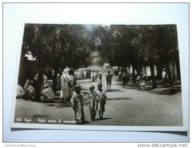 Africa Orientale Adi Ugri Viale Verso Il Mercato Fotografica Molto Movimentata  Piccolo Formato - Erythrée