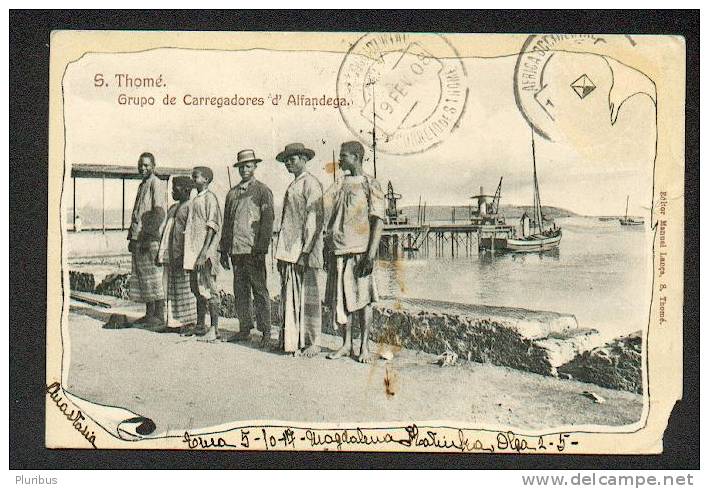 S. THOME  SAO THOME , GRUPO DE CARREGADORES D`ALFANDEGA, SAIL BOAT , HARBOUR ,  OLD  POSTCARD - Sao Tome Et Principe