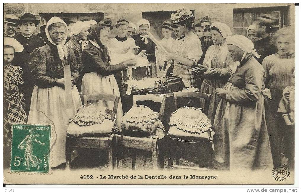 Le Marché De La Dentelle Dans La Montagne - Paysans