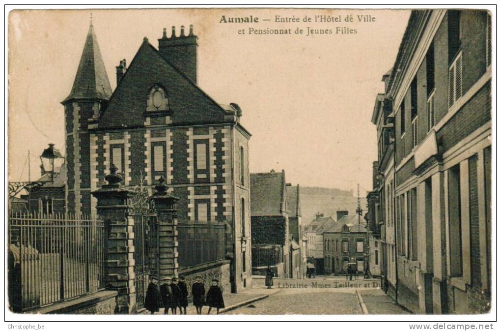 CPA Aumale, Entrée De L'Hotel De Ville Et Pensionnat De Jeunes Filles (pk4869) - Auffay