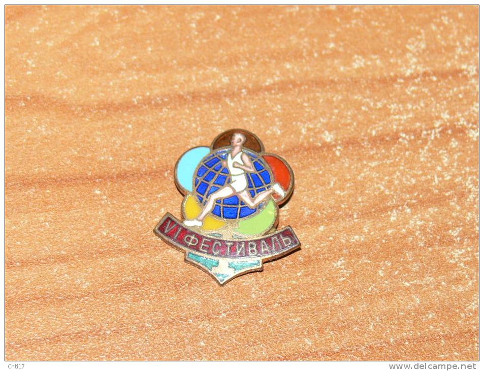 ATHLETISME COURSE A PIED 1950   " RUSSIE CCCP  RTO  "  PINS  EPINGLETTE - Athlétisme