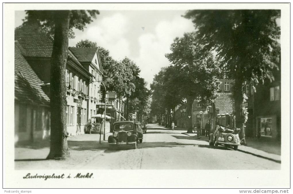 Ludwigslust, Strassenansicht Mit Hotel, Autos Und Shell Tankstelle, Ca. 1930/40 - Ludwigslust