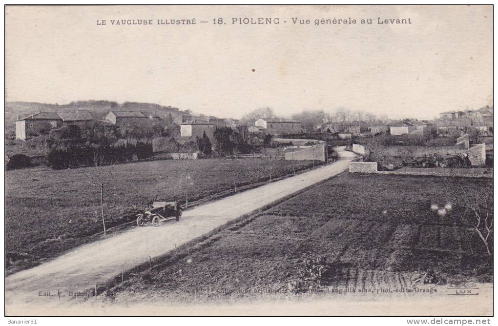 CPA 84 @ PIOLENC @ Vue Générale Au Levant @ Auto à L'entrée Du Village - Piolenc