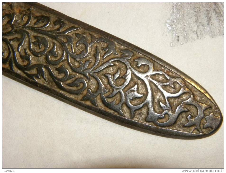 Ouvre Lettre - Coupe Papier Ancien En Metal Gravé - Letter-opener