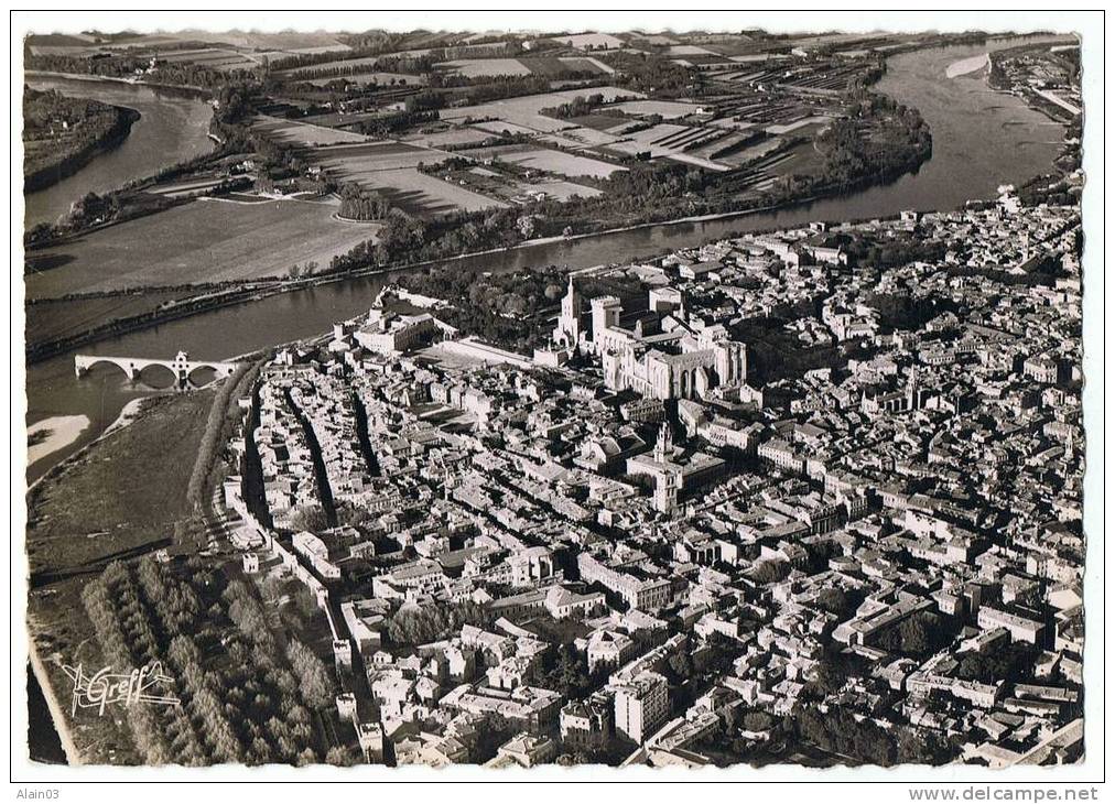 AVIGNON - Vue Aérienne - La Ville, Le Palais Des Papes, Le Pont Et La Vallée Du Rhône - Greff 1252 - Avignon