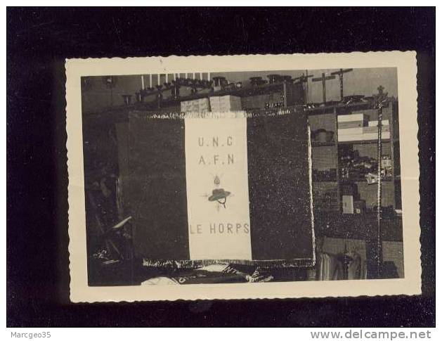 Photo Format 8,9 X 12,8 Cms Drapeau Des Anciens Combattants De Le Horps Prise Dans Le Magasin Du Fabricant à Rennes - Le Horps