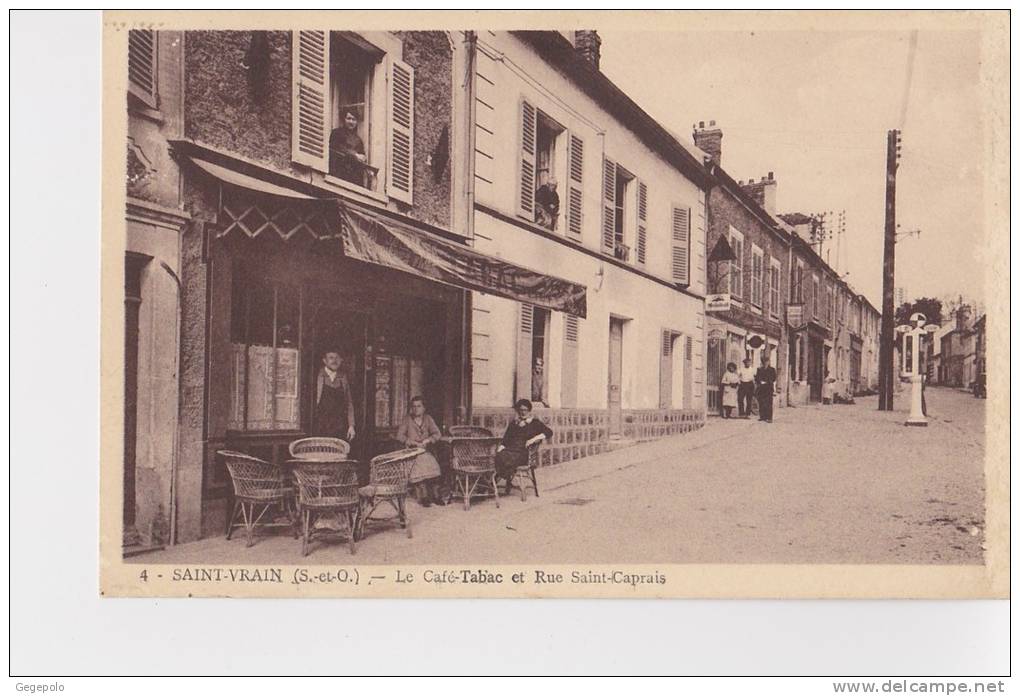 SAINT VRAIN - Le Café-Tabac Et  Rue Saint-Caprès - Saint Vrain